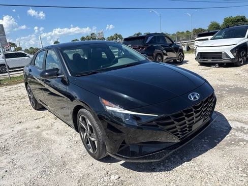 Used 2023 Hyundai Elantra SEL w/ Convenience Package FWD image 3