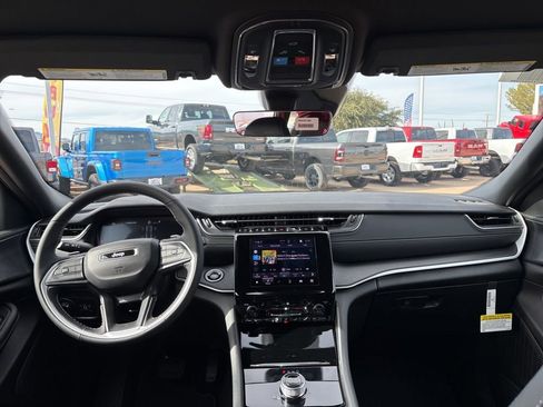 New 2025 Jeep Grand Cherokee Altitude RWD image 38