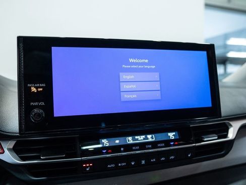 Certified 2025 Toyota Sienna XLE FWD image 24