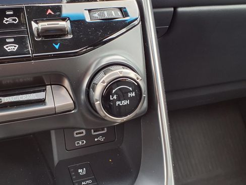 Used 2024 Lexus LX 600 4WD w/ Luxury Package image 24