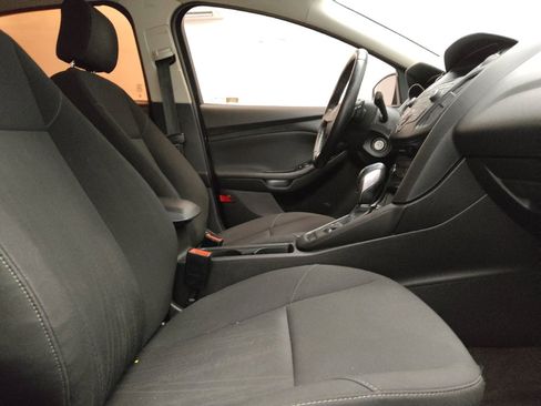 Used 2015 Ford Focus SE w/ SE Sport Package image 21