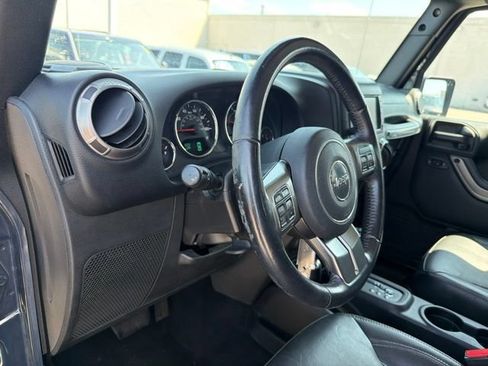 Used 2018 Jeep Wrangler Unlimited Sahara AWD/4WD image 15