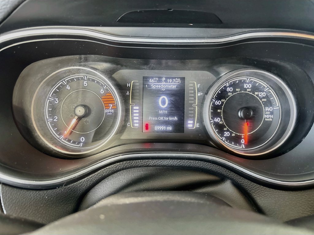 Used 2019 Jeep Cherokee Latitude Plus w/ Cold Weather Group AWD/4WD image 13