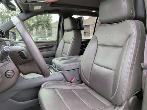 Used 2024 GMC Yukon Denali w/ Advanced Technology Package image 25