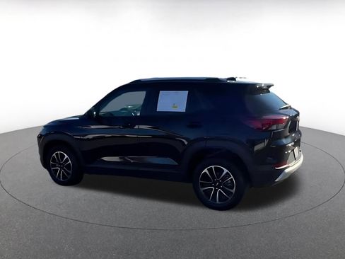 Used 2025 Chevrolet TrailBlazer LT image 9