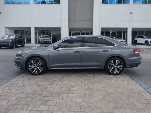 Certified 2022 Volkswagen Passat 2.0T SE FWD image 6