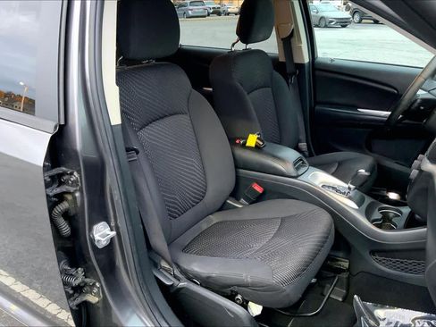 Used 2018 Dodge Journey SE w/ Popular Equipment Group image 8