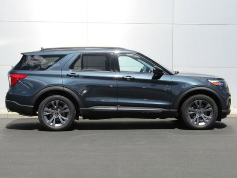 Used 2024 Ford Explorer XLT w/ Equipment Group 202A AWD/4WD image 4