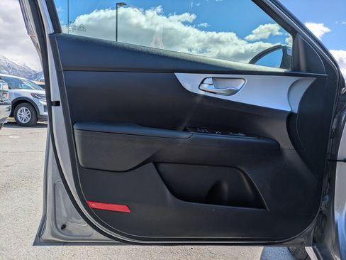 Used 2024 Kia Forte LXS w/ LXS Technology Package FWD image 15