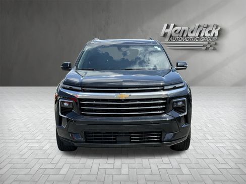 Used 2025 Chevrolet Traverse High Country FWD image 3