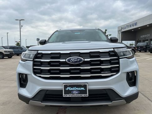 Used 2025 Ford Explorer Active w/ Active Comfort Package RWD image 2