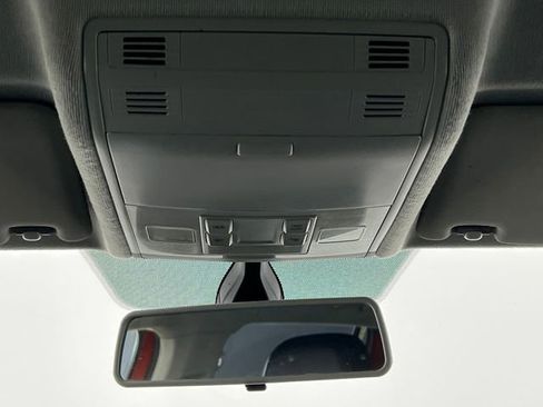 Used 2019 Volkswagen Tiguan SE image 25