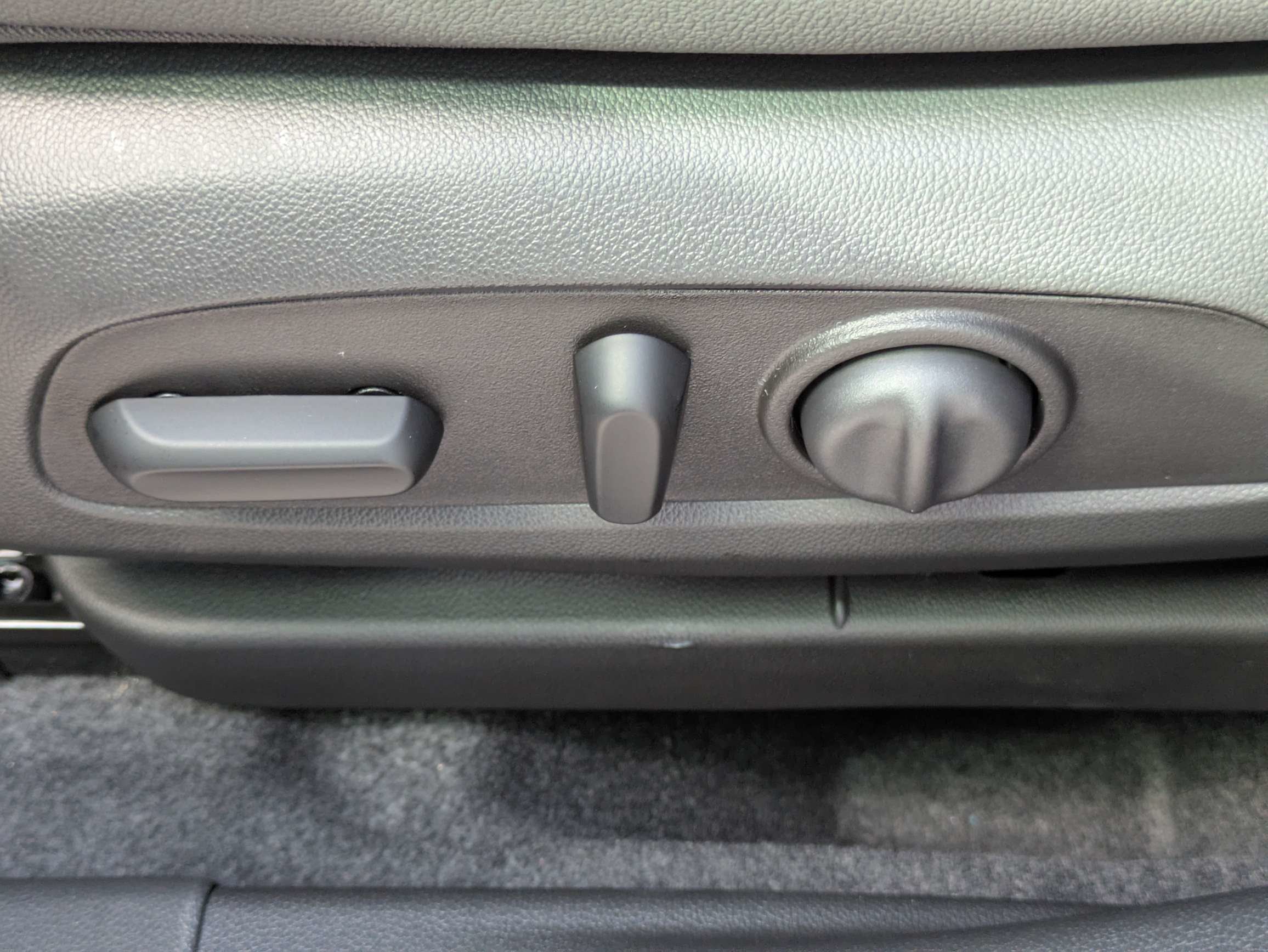New 2026 Chevrolet Trax RS w/ Sunroof Package FWD image 11