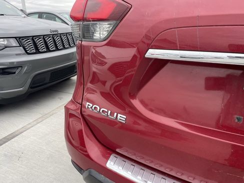 Used 2017 Nissan Rogue S image 5