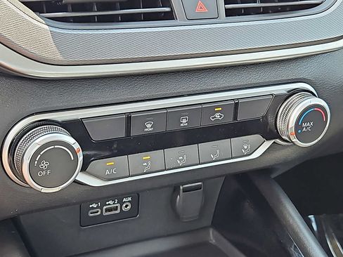 Used 2023 Nissan Altima 2.5 SR FWD image 15