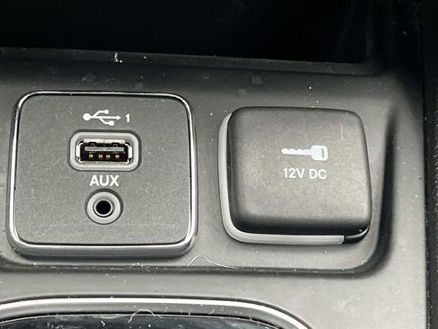 Used 2020 Jeep Cherokee Latitude Plus image 23