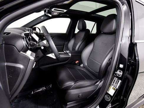 Certified 2025 Mercedes-Benz GLC 300 image 4