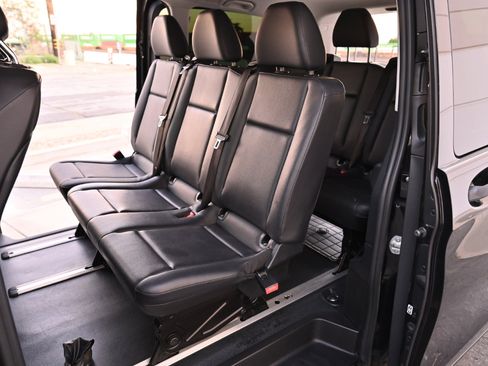 Used 2018 Mercedes-Benz Metris Passenger image 18