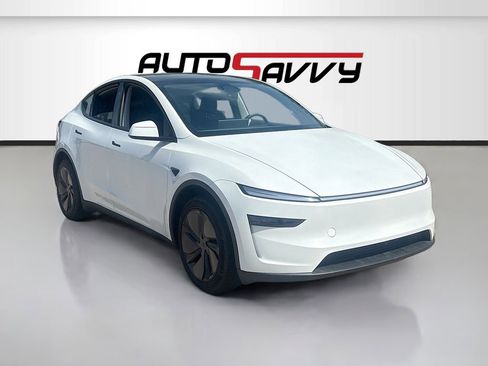 Used 2026 Tesla Model Y 2WD image 1