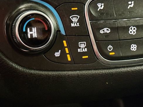 Used 2022 Chevrolet Equinox RS image 20