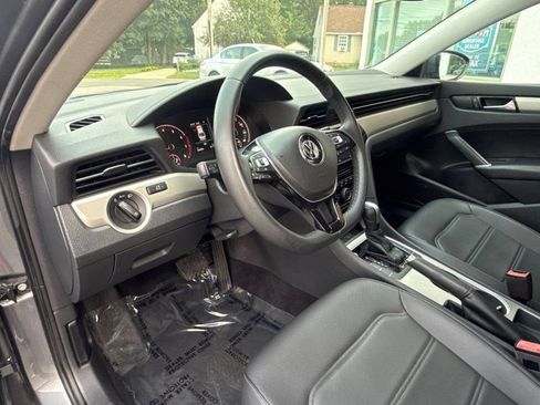 Used 2021 Volkswagen Passat 2.0T SE FWD image 10