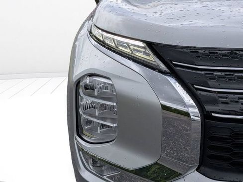 Used 2024 Mitsubishi Outlander SE FWD image 9