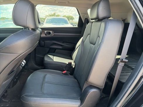 Used 2022 Kia Sorento EX w/ Panoramic Sunroof Package FWD image 12