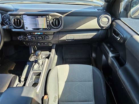 Used 2020 Toyota Tacoma TRD Off-Road w/ Technology Package image 14