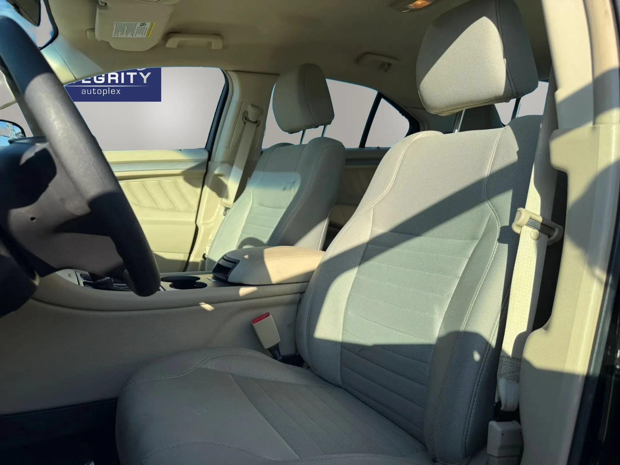 Used 2018 Ford Taurus SE FWD image 10