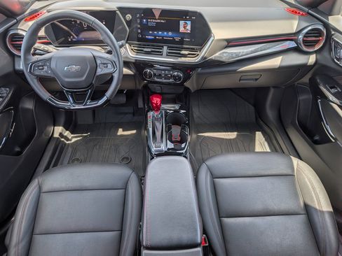 Used 2025 Chevrolet Trax RS w/ Sunroof Package FWD image 5
