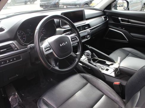 Certified 2022 Kia Telluride S image 3