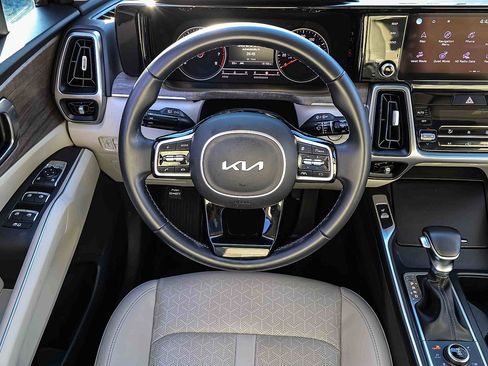 Certified 2023 Kia Sorento S w/ Panoramic Sunroof Package image 17