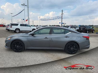 Used 2022 Nissan Altima 2.5 SR w/ Midnight Edition Package