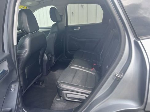 Used 2022 Ford Escape SEL image 12