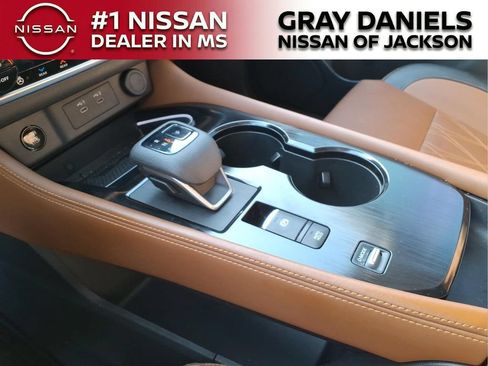 Used 2024 Nissan Rogue Platinum w/ Platinum Premium Package FWD image 19