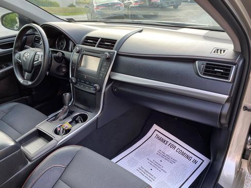 Used 2016 Toyota Camry SE FWD image 10
