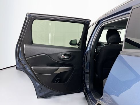 Used 2021 Jeep Cherokee Latitude image 25