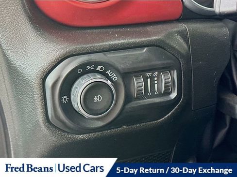 Used 2022 Jeep Wrangler Unlimited Rubicon w/ Safety Group AWD/4WD image 12