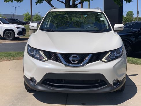 Used 2017 Nissan Rogue Sport SV w/ SV Premium Package image 3