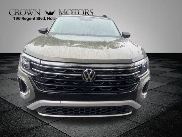 Used 2024 Volkswagen Atlas Peak Edition SE AWD/4WD image 5