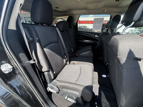 Used 2016 Dodge Journey SE w/ Flexible Seating Group FWD image 12