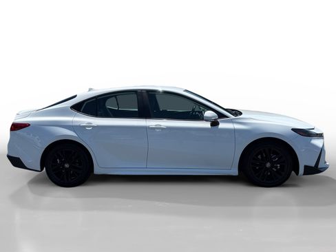 Used 2025 Toyota Camry SE FWD image 6