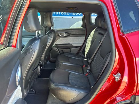 Used 2024 Jeep Compass Latitude image 43