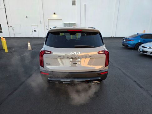 Used 2022 Kia Telluride EX w/ EX Premium Package image 6