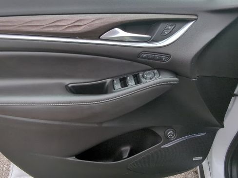 Used 2022 Buick Enclave Avenir w/ Avenir Technology Package AWD/4WD image 12