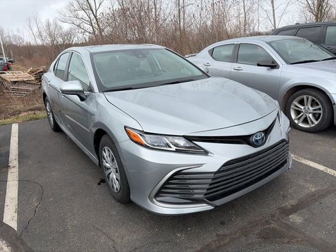 Used 2023 Toyota Camry LE image 4