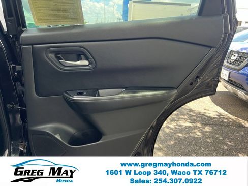 Used 2024 Nissan Rogue SV FWD image 13