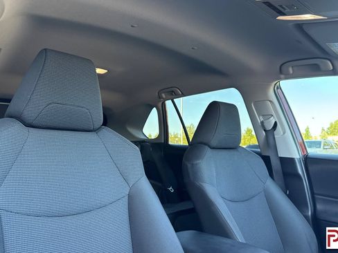 Used 2024 Toyota RAV4 LE AWD/4WD image 20