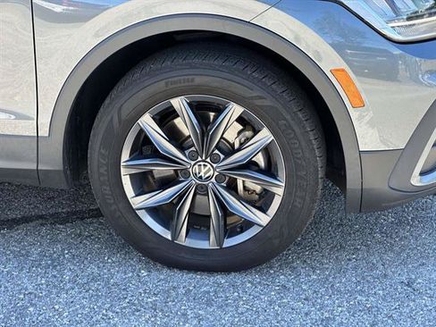 Used 2023 Volkswagen Tiguan SE AWD/4WD image 7