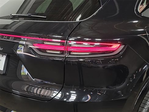 Used 2019 Porsche Cayenne Turbo image 30